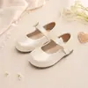 Sapatos sociais duráveis para meninas para shows de aniversário e festas, sapatos de couro de princesa com bico redondo e laço brilhante em estilo de luxo leve vintage