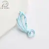 Chaveiro de metal em formato de pena com design de folha pintada, acessório de fecho de mola, pingente de fecho de mola DIY