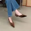 Sapatos rasos femininos de bico fino com salto baixo e sola macia em estilo retro francês, sapatos versáteis elegantes para o outono 2026, sapatos de trabalho