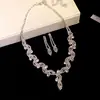 Set de dos piezas de aretes y collar de encaje con incrustaciones de diamantes, totalmente incrustado de diamantes, exquisitamente elaborado, cadena para la clavícula con un diseño único, joyería de nicho para mujer, venta al por mayor