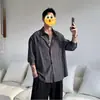 Camisa de Rayas Tie-Dye Color Café Estilo Old Money para Hombre, Camisa de Manga Larga Texturizada para Otoño, Top Exterior Estilo Casual Relajado