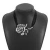 N12161 Europa y Estados Unidos ZA industria pesada exagerada cadena de clavícula de viento de metal tridimensional dulce fresca flor de rosa colgante collar mujeres