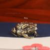 Adornos de sapo dorado de la suerte de latón tres pies Sapo lingote Chan dorado utensilios de cobre para escritorio decoración de mascota de té pequeños adornos asa