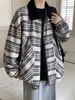 Jaqueta de lapela listrada em preto e branco para primavera e outono para homens, casaco casual versátil de zíper com corte solto, estilo retrô japonês de rua
