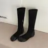 Botas elásticas finas de moda estilo britânico de 1 cm 2026 outono e inverno novas botas de bico redondo com sola plana até o joelho para mulheres