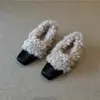 Sapatos Peludos de Um Passo para Aumentar a Altura Estilo Coreano para Mulheres com Adição de Lã Mary Jane Sapatos Pequenos de Couro 2026 Outono/Inverno Novos Sapatos de Algodão