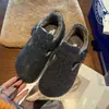 Sapatos Birkenstock 100% Lã, Sapatos Quentes de Algodão Baotou Slip-On, Sapatos de Lã Grossos e Forrados com Fleece para Mulheres, Estilos de Outono e Inverno