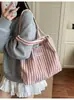 Bolsa Tote Literaria Transfronteriza para Mujer 2025 Nueva Bolsa de Hombro Rayada de Verano Gran Capacidad Commuter Bolsa de Axila Trendy