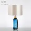 Lámpara de mesa moderna de cristal, estilo ins de lujo ligero, lámpara de noche de cristal para dormitorio, diseño simple de estilo europeo, arte de alta gama para habitaciones modelo de hotel