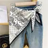 Bufanda Triángulo Flor de Anacardo Coreana Cortina de Trasero Accesorios en Capas para Mujer Cinturón de Jeans Cintura Bufanda de Seda Camisa a Juego para Viaje