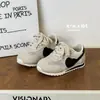 Moda Infantil de Verão 2026 Versátil Leve Respirável Malha Simples Sapatos Forrest Gump