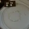 Pulsera de Perlas de Vidrio Plateadas Ultra Finas para Mujer, Estilo Nuevo, Gama Alta, Lujo Ligero, Joyería de Pulsera Hecha a Mano con Perlas de Nicho