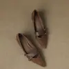 Zapatos de trabajo versátiles de temperamento gamuza retro gamuza esmerilada correa única mocasines de boca poco profunda estilo nuevo 2026 aumento de altura boca poco profunda
