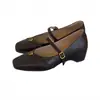 []Elegantes zapatos de tacón bajo que aumentan la altura interior, colección otoño 2026, nuevo diseño de retazos, zapatos Mary Jane de una sola tira con punta cuadrada