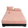 Lençol de Cama de Leite Engrossado Ajustado Peça Única Coral Fleece Esculpido Cobertura de Cama Totalmente Fechada Cobertura de Cama Tatami Conjunto de Três Peças Comércio Exterior Atacado