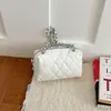 Bolsa de Mão Moda Estilo Coreano Pequena Tote Bag Feminina Verão 2026 Nova Bolsa de Corrente Matelassê com Diamantes Toque de Luxo Bolsa Quadrada Pequena Transversal