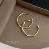 Pendientes de Moda Bañados en Plata Brillante con Tono Dorado Aros al por Mayor Estilo Europeo y Americano Pendientes Versátiles Elegantes Suministro de Joyería Yiwu