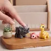 Adornos Pequeños Divertidos de Escritorio para Aliviar el Estrés Regalo Juguetes Articulados de Animales para el Pulgar Figuras Móviles Transfronterizos 529