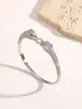 Pulseira Aberta Nova Cruzada Europeia e Americana, Design de Nicho, Versátil, Elegante, Sensação de Alto Padrão, Joias Vintage Cabeça de Leopardo Atacado