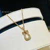 Collar de Herradura con Hebilla de Ocho Ferrer para Mujer, Lujo Ligero Chapado en Oro V 18K, Regalo Versátil de Alta Gama para Novia o Mejor Amiga