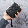 Billetera Nueva de Fábrica para Mujer Corta Simple Bordada Amor PU Billetera para Monedas Multi-Tarjeta Pequeña Billetera Billetera Bolsa para Tarjetas