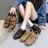 Tênis de outono com tiras cruzadas em couro sintético, novo estilo feminino, tênis de treino alemão de sola reta, tiras com fivela plana, tênis de lona esportivo retrô 2026