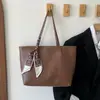 Bolso de hombro de gran capacidad 2026, bolso tote casual y simple para ir al trabajo, mochila para estudiante universitario, bolso elegante para debajo del brazo