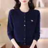 Elegante abrigo de otoño para mamás, nueva colección 2026, suéter de moda para otoño e invierno, cárdigan de punto adelgazante y rejuvenecedor para mujer