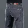 Pantalones vaqueros gruesos con forro polar de invierno para hombre, pantalones holgados y rectos, pantalones casuales elásticos negros de alta gama para primavera y otoño para hombre.