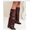 Botas femininas de comércio exterior transfronteiriço com bico fino, cano largo, fivela de metal reta, botas de comprimento médio, tamanho grande, salto grosso, botas femininas estilo calça
