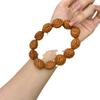 El fabricante suministra una colección de pulseras de hueso de durazno naturales, pulseras de hueso de durazno de círculo único para hombres y mujeres, populares en Xiaohongshu, con diseño de agujero pasante