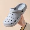 2025 Novas Sandálias de Praia Antiderrapantes Sapatos de Solado Grosso com Buracos Chinelos Masculinos para o Verão ao Ar Livre para Mulheres