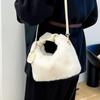 Nuevo bolso bandolera de felpa, bolso de mano con textura, moda, bolso de mujer, bolso de lana de otoño e invierno, versátil, nicho, bolso de cadena