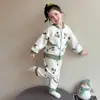 Pijama de franela para niñas de otoño e invierno, felpa de coral engrosada, nuevo estilo 2026, conjunto de ropa de estar para niños, estilo cárdigan, para bebés