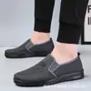 Sapatos de pano de Pequim antigo masculinos para trabalho não cansam os pés sapatos de trabalho leves resistentes ao desgaste sapatos pretos para meia-idade e idosos sapatos de pai fundo macio antiderrapante