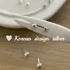 Estilo Japonés y Coreano Joyería Fresca y Simple Plata Brillante Plata de Ley S925 Aretes de Estrella con Circonita Azul, Pequeños y Delicados, Versátiles