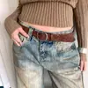 Cinto Feminino Retro Americano com Padrão Esculpido em Relevo Desgastado 2026 Inverno Fivela de Metal Cinto de Couro Decorativo com Jeans