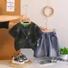 Conjunto Estiloso de Verão para Meninos 2026 Novo Modelo, Casual Fresco para Bebê, Conjunto de Duas Peças com Estampa Completa de Letras de Manga Curta Venda por Atacado