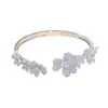 Pulseira Aberta com Zircônia de Três Flores para Mulheres, Ouro 18K, Pulseira Aberta com Zircônia Incrustada de Seis Flores e Três Folhas, Cobre Banhado a Ouro