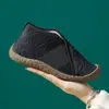 Nuevos zapatos de algodón gruesos de invierno estilo Pekín antiguo para mujer, botas de nieve cálidas de felpa para mediana edad y personas mayores, botas de algodón, zapatos para mamá