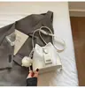 Bolsa Minimalista de Nicho 2025 Verão Nova Moda Feminina Tendência Bolsa Transversal Color-Blocking de Alto Valor Bolsa Saco
