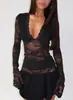 Top de encaje sexy de corte bajo en V, superventas transfronterizo europeo y americano, de manga larga para mujer, corte ajustado, capa interior de malla transparente