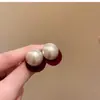 Pendientes Redondos Colgantes de Peluche con Perlas de Imitación de Concha de Aguja Plateada Pendientes de Personalidad Sencilla Francesa Pendientes de Lujo Ligero de Gama Alta para Mujer