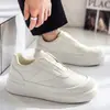 Nuevos Zapatos para Hombre Tallas Grandes Sin Cordones Persona Perezosa Suela Gruesa Caña Baja Zapatos de Tabla Superficie de Cuero Estudiante Slip-on Deportivos Casuales Zapatos de Moda