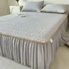 Juego de Tres Piezas de Alfombrilla Refrigerante de Látex y Seda de Hielo para Verano con Falda de Cama Estilo 2025 Alfombrilla Refrigerada por Aire de Verano Protector de Sábana Lavable a Máquina