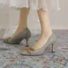 Couro Envernizado Fivela de Metal Sapatos da Moda Primavera Estilo Dama Francesa Salto Agulha Bico Quadrado Salto Alto Raso Feminino 2026 Novo Modelo