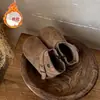 Botas de inverno para meninas, estilo novo, fashion e retrô, com solas macias, quentes, leves e antiderrapantes, adequadas para condições de neve