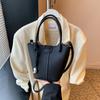2025 nova moda textura macia ombro portátil bolsa balde personalizada pequena cesta de prato portátil casual bolsa mensageiro