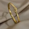 Retro Accesible Lujo Gama Alta Elegante Moderno Sencillo Pulsera Retorcida de Oro de 18 Quilates para Mujer Pulsera Abierta Brillante en Arco