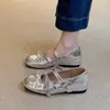 2026 Novo Estilo Retrô Rebite Laço Bico Quadrado Sapatilhas Vermelhas Sapatos Únicos Sapatos Mary Jane Femininos